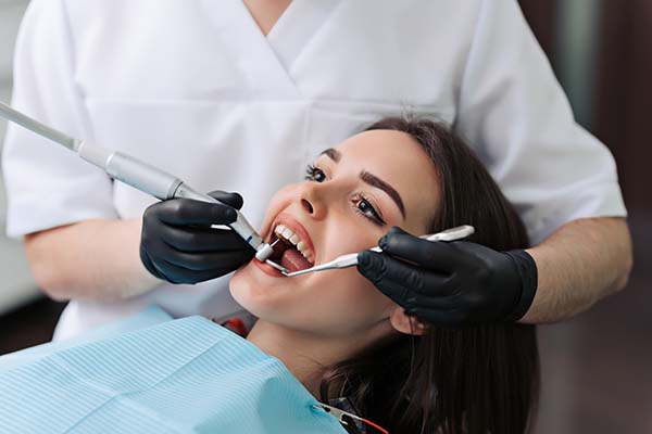 Signs You May Need To Visit An Emergency Endodontist